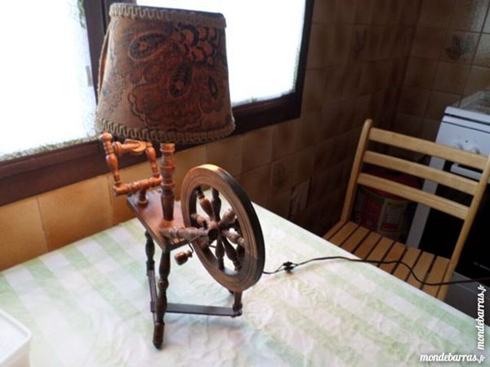 Lampe de table de chevet avec rouet Décoration