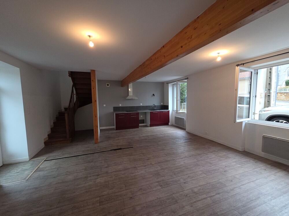 Location Maison maison de pays à étage 71 m² avec jardinet et garage Saint-sornin