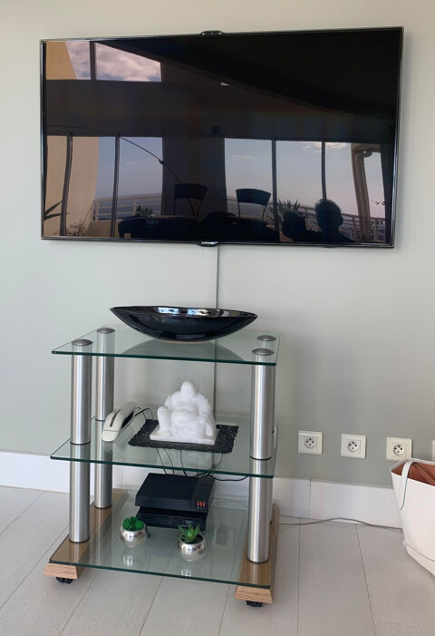 TELEVISION SAMSUNG 142 CM AVEC SUPPORT MURAL : 150 � 150 Saint-Denis (97)