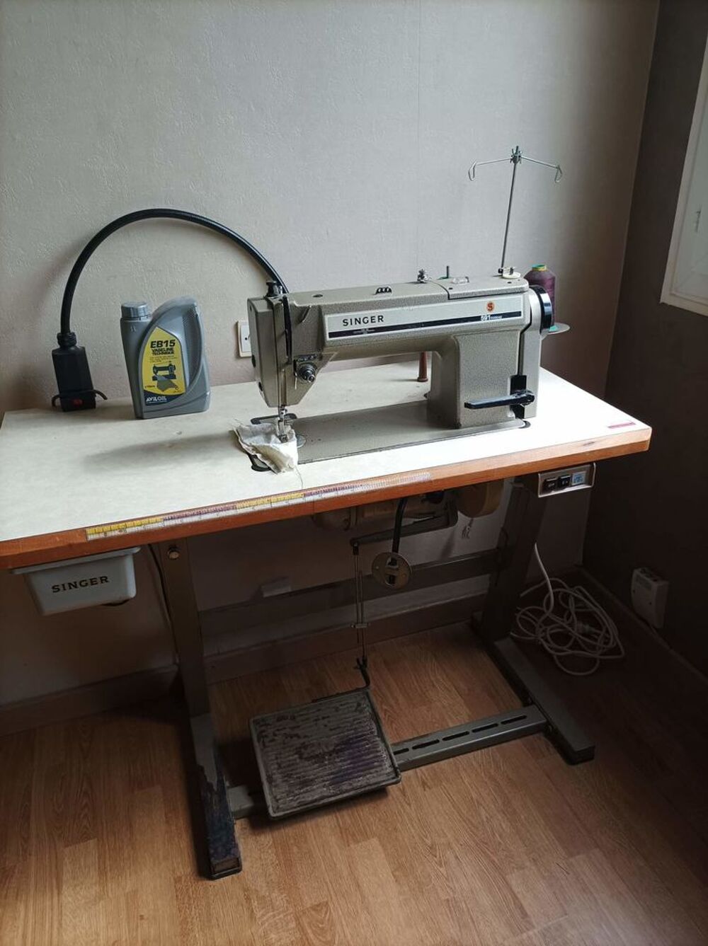 Machine a coudre industrielle de marque singer model 591 D30 Electroménager