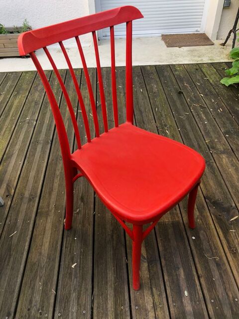 5 chaises de couleur rouge neuve  
40 Soissons (02)