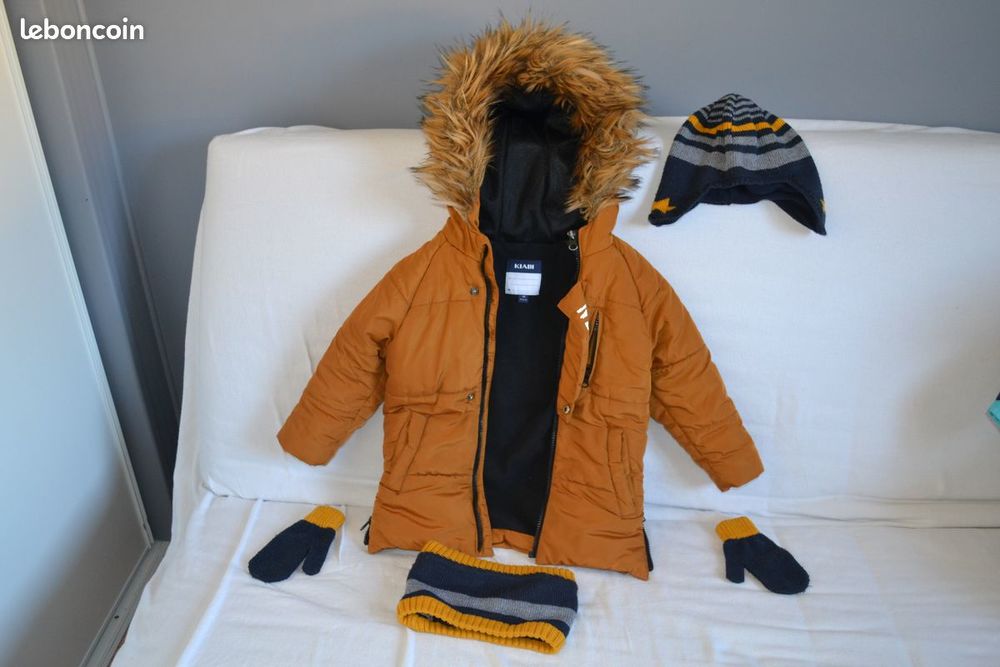 ensemble blouson avec &eacute;charpe et gants + bonnet Vêtements enfants