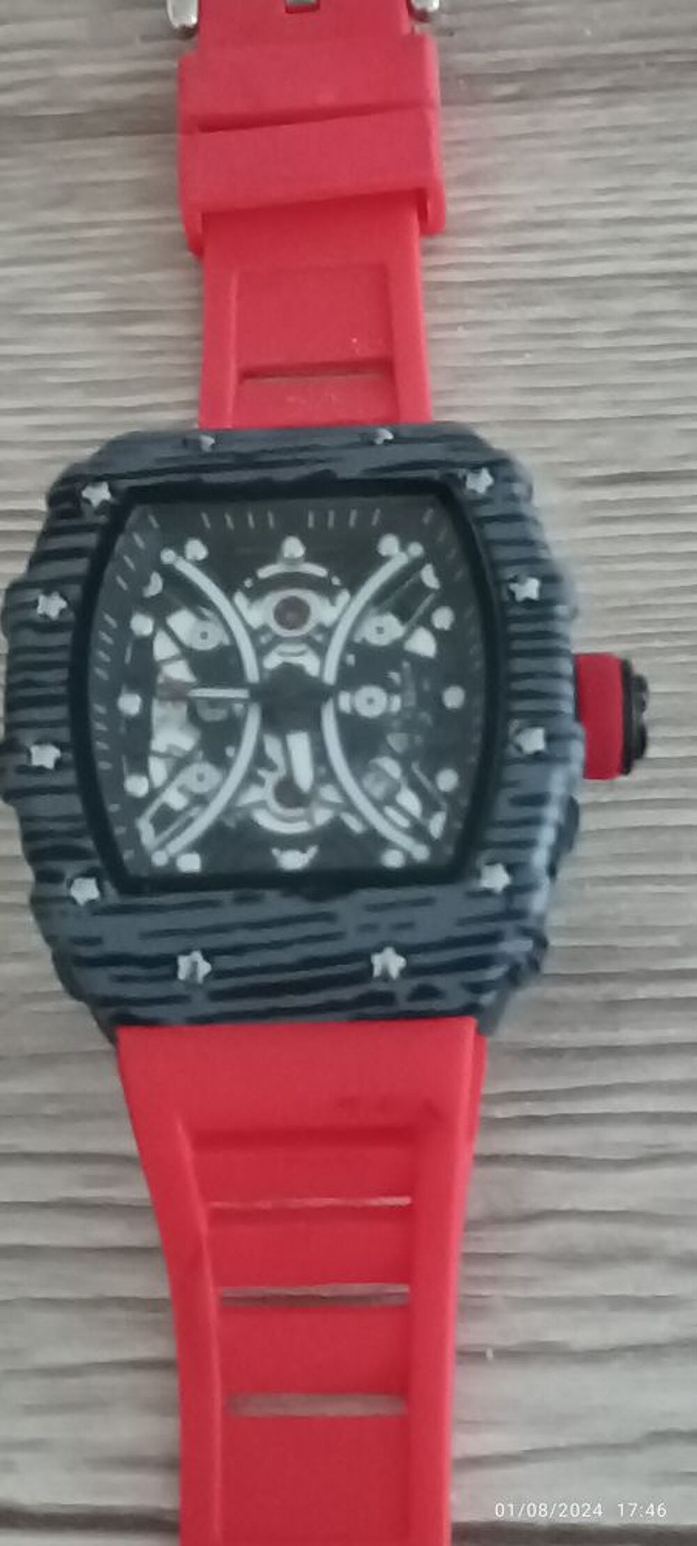 Montre sport rouge et noire quartz Bijoux et montres