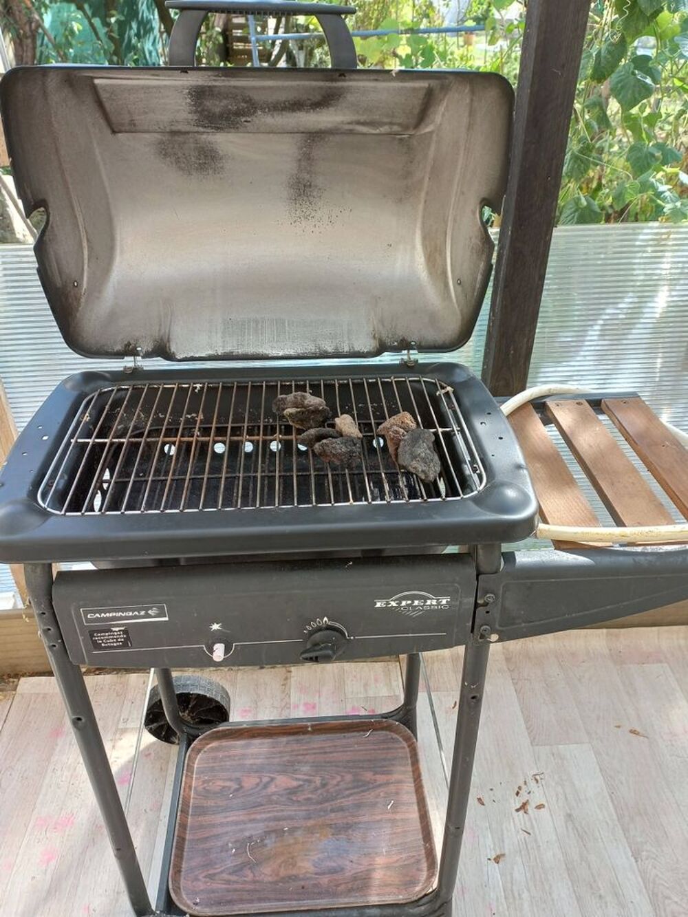 barbecue &agrave; gaz et pierre de lave Cuisine