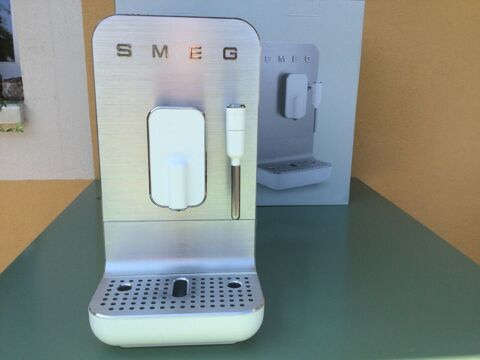 Machine � caf� expresso automatique avec broyeur SMEG
250 Mollau (68)
