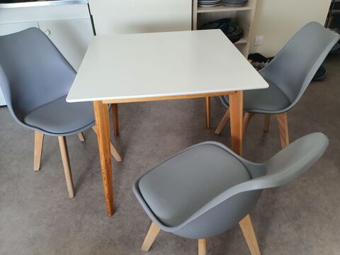 Table + 3 chaises 80 La Roche-sur-Foron (74)