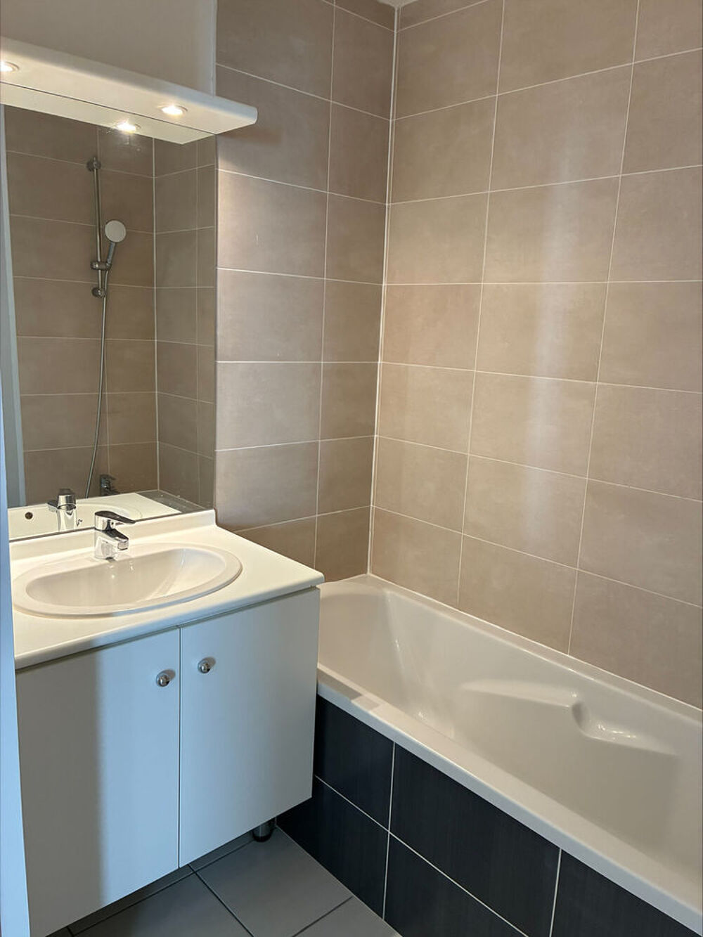 Vente Appartement T2 42m² LYON 7 GIRONDINS - ASCENSEUR - CALME - DPE C -   Lyon 7