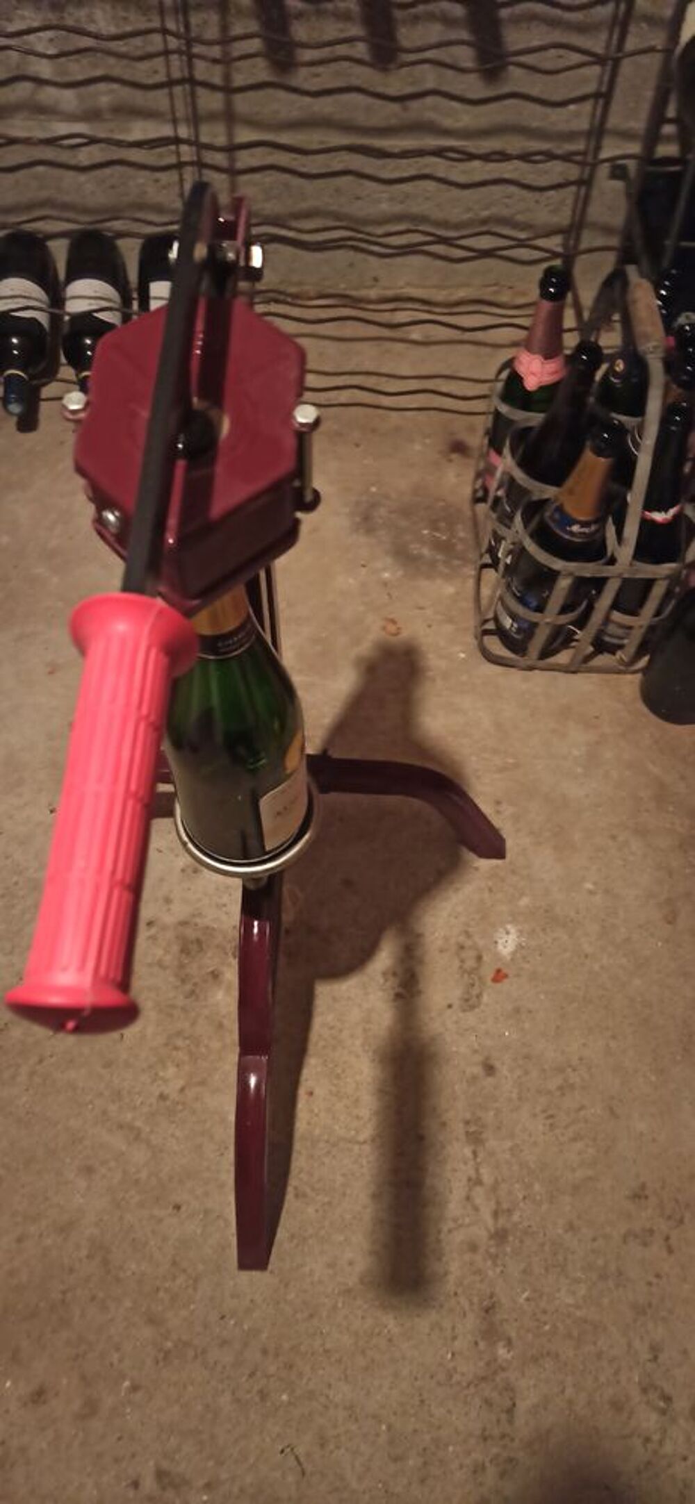 boucheuse en bon &eacute;tat + bouteilles a cidre Bricolage