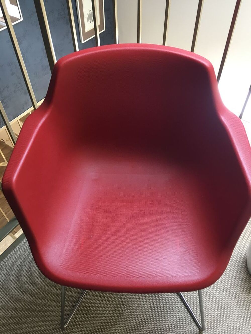 Chaise coque rouge Proinco Meubles