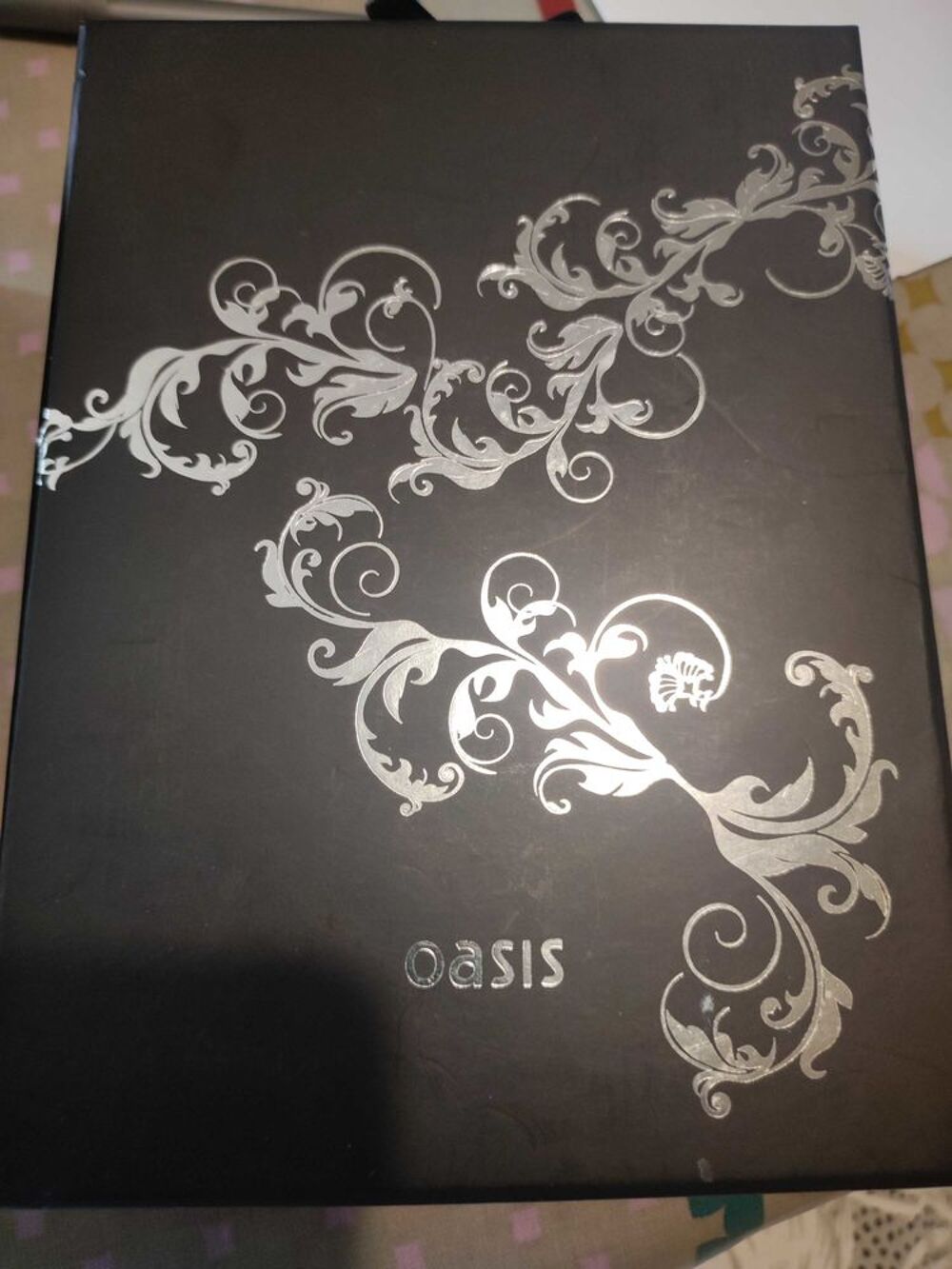 Coffret avec montre, miroir et porte-cl&eacute;s et cristaux Oasis London Bijoux et montres