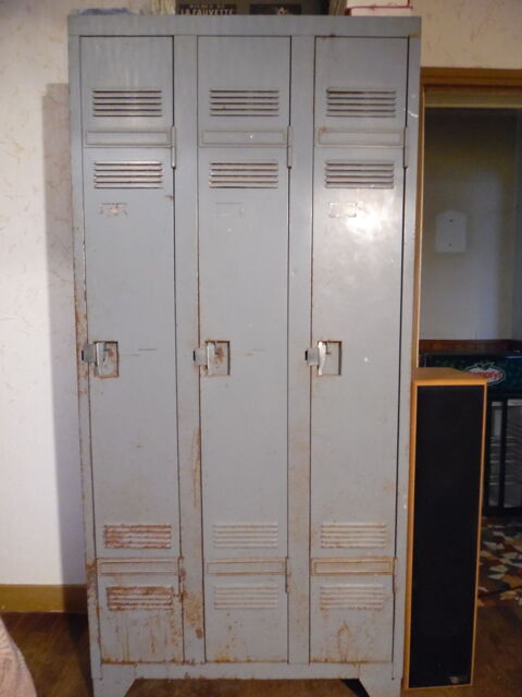 vestiaire metal gris 3 portes ancien 250 Bourges (18)