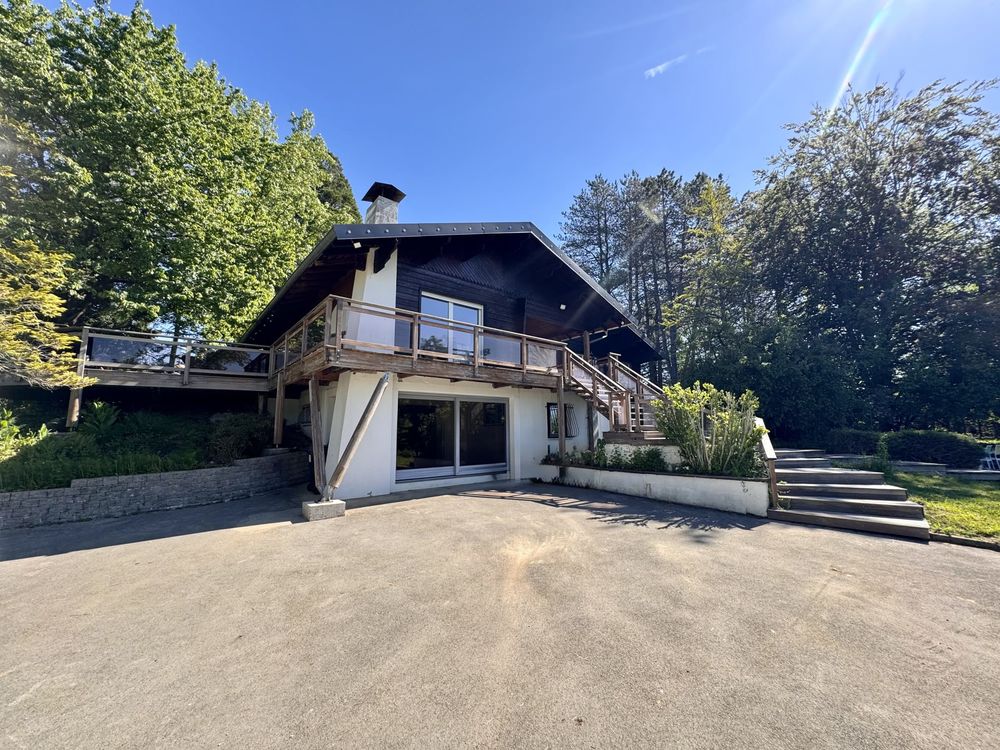 Vente Maison Maison de 268 m², 5 chambres & 3 SdB, 3600m² de terrain. Montferrand-le-château