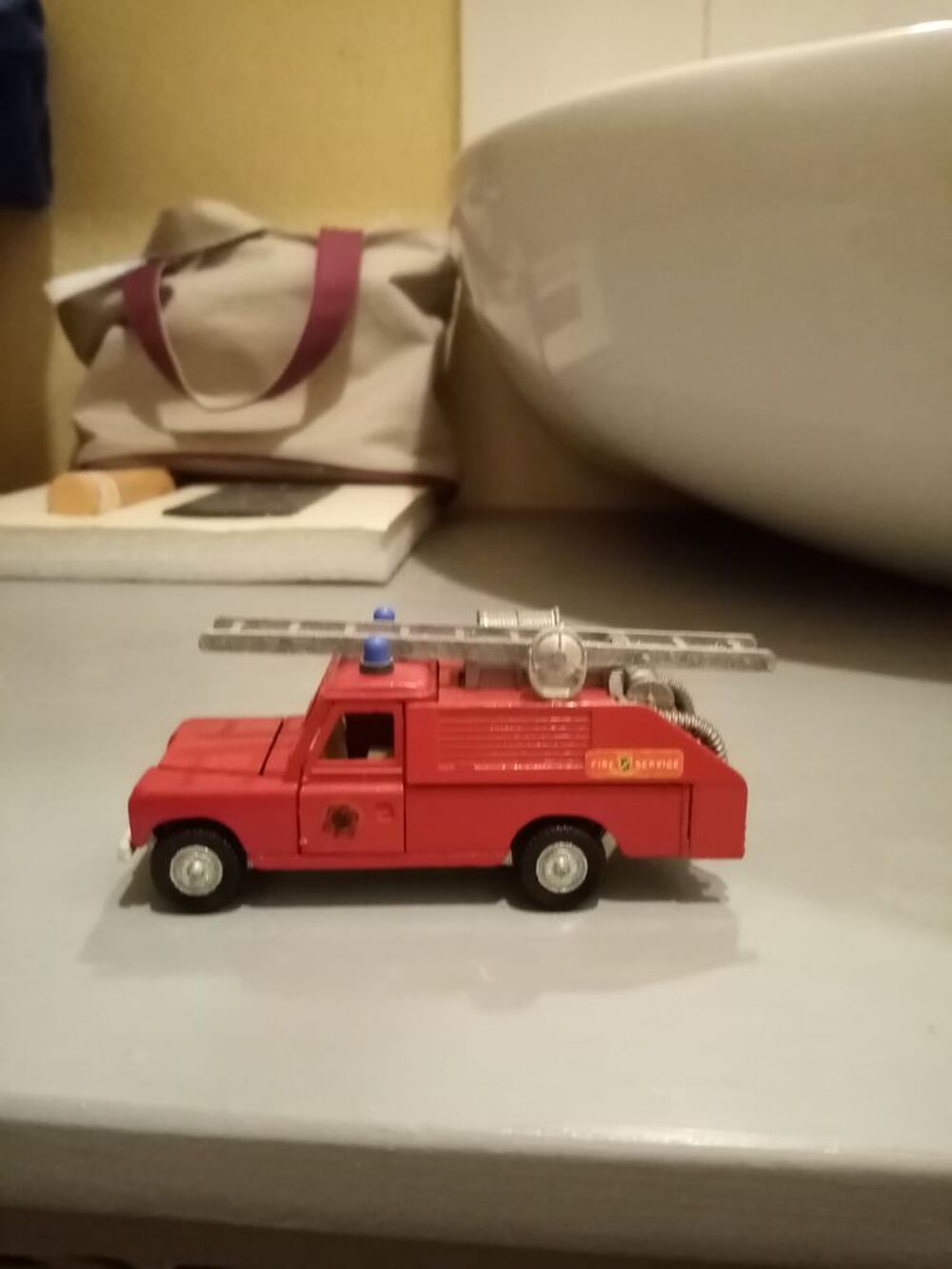 miniature land rover dinky toys in england 