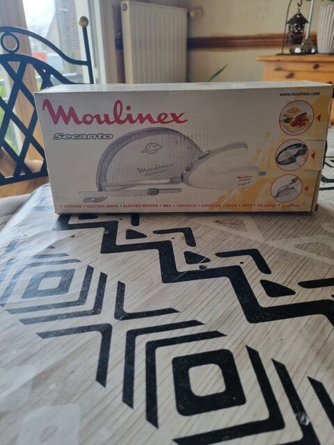 Couteau electrique neuf jamais servis 
A retirer sur place 20 Saint-Quentin-la-Motte-Croix-au-Bailly (80)