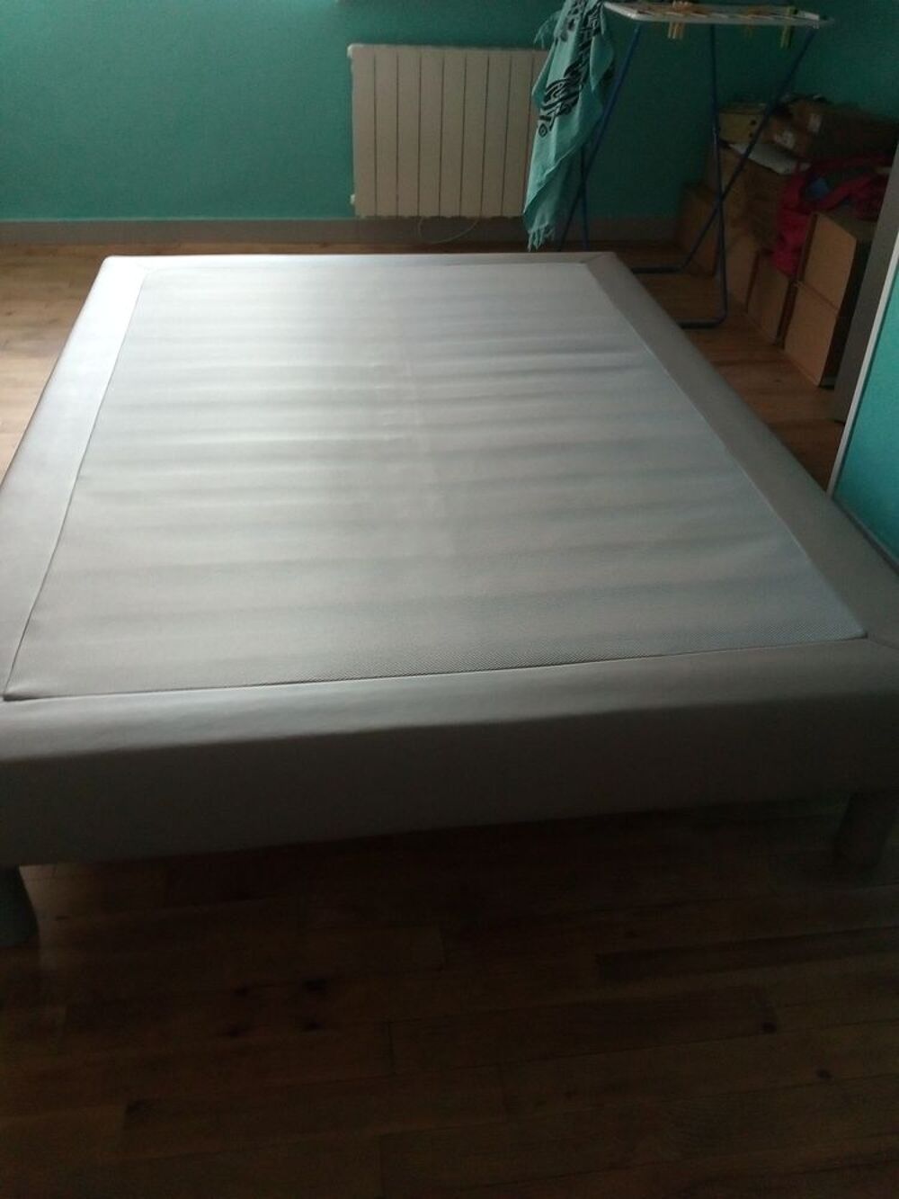 sommier tapissier sur pieds Meubles