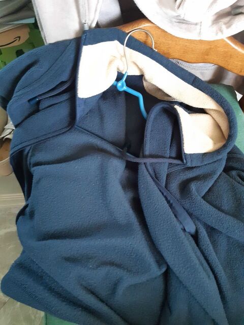 petit blouson en velours ou en coton  capuche fermeture clair 2 poches des tas de couleurs 20 Noisy-le-Grand (93)