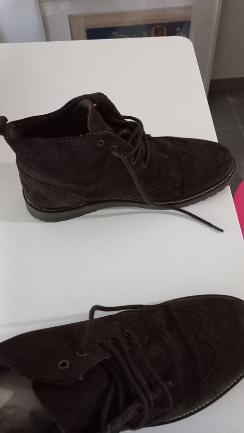 Chaussures � lacets en cuir nubuck Marron
Marque Chevignon
20 Marseille 4 (13)