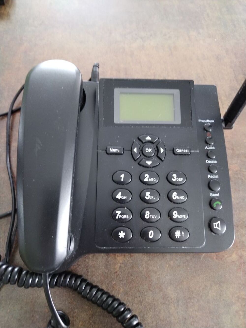 T&eacute;l&eacute;phone utile pour une personne &acirc;g&eacute;e. Téléphones et tablettes