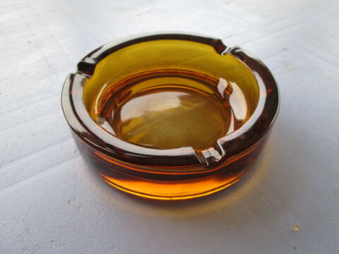 Gros cendrier en verre transparent 12 Chauriat (63)
