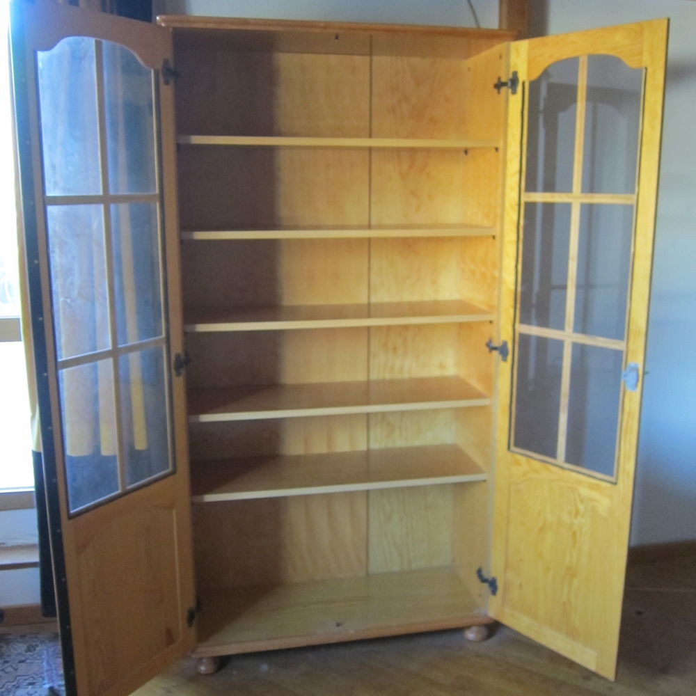 armoire vitrine en pin comme neuve Meubles