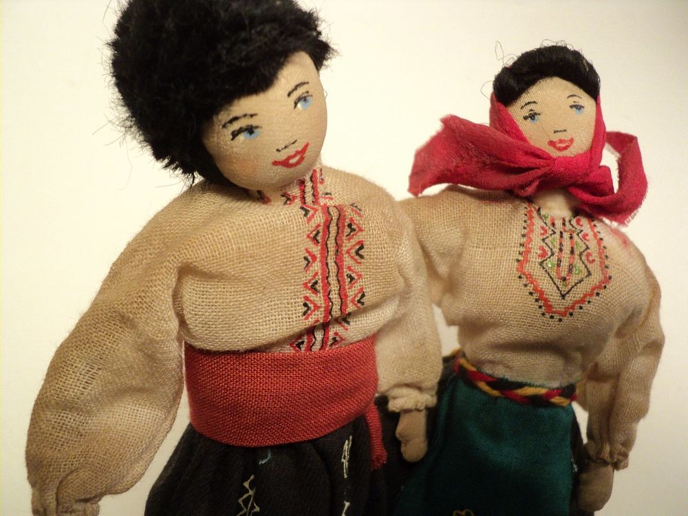 Ancienne Poup&eacute;e Folklorique Bulgarie vers 1960 Jeux / jouets