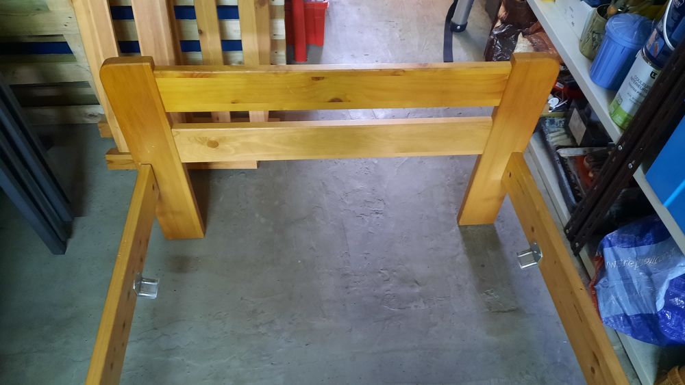 Tour de lit en bois
Meubles