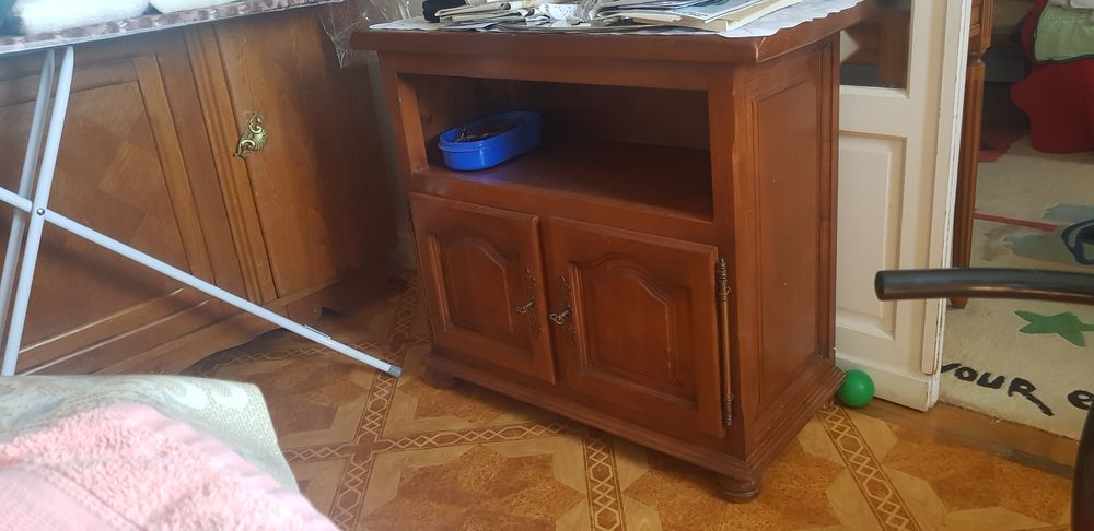 Meuble bas tr&egrave;s jolie Meubles