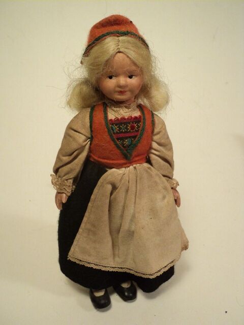 Ancienne Poup�e Folklorique ca 1960 Pays de l'Est Allemagne. 10 Loches (37)