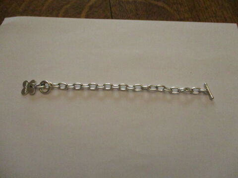 bracelet fantaisie petite fleur sur le bout longueur 18 cm 0 M�rignies (59)