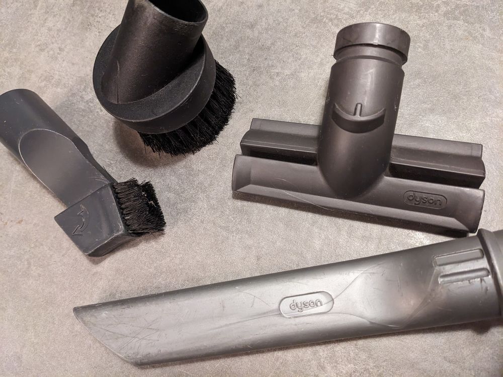 lot d'embouts aspirateur dyson et autre tuyau voir photo.
Fr Bricolage