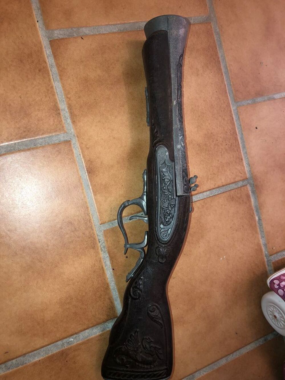 ancien pistolet de d&eacute;coration 