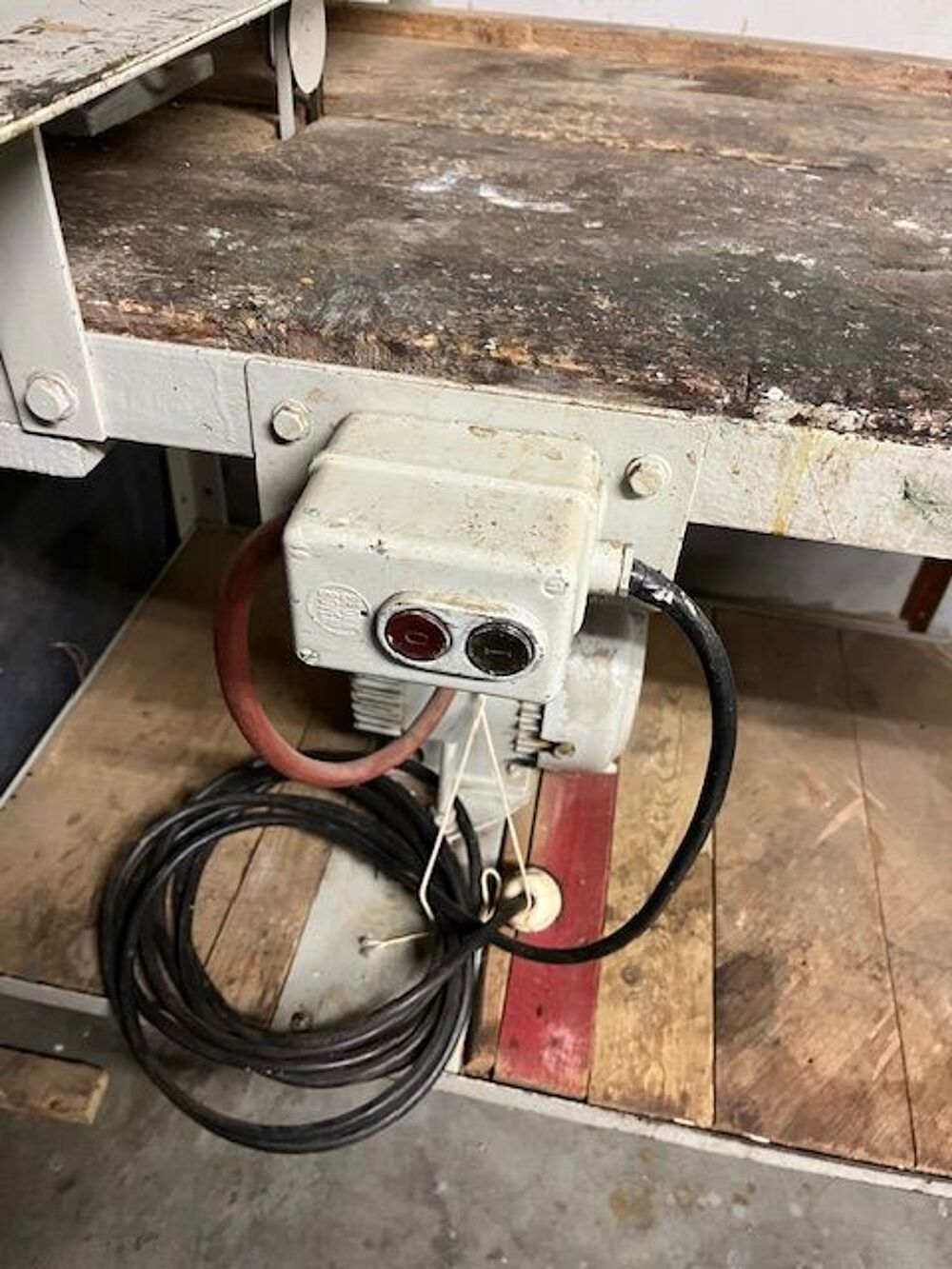 Scie circulaire mont&eacute;e sur &eacute;tablie Bricolage