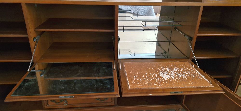 Meuble bahut en bois 5 portes et 3 tiroirs
Meubles