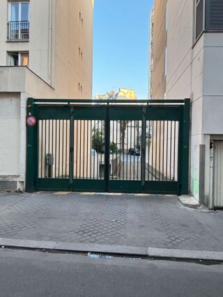  Parking / Garage � louer 8 m� Paris