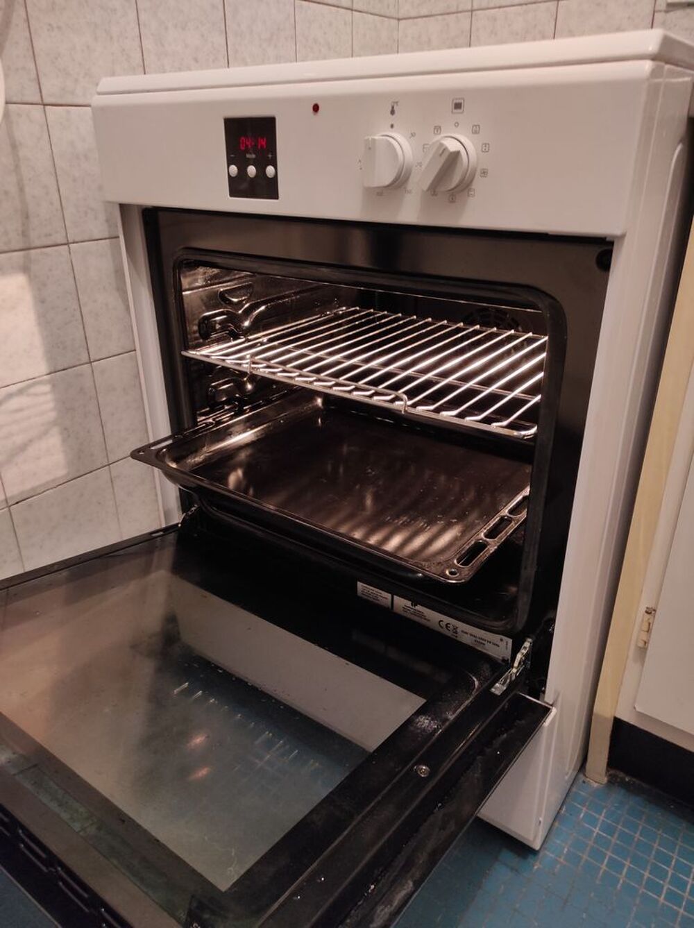 Cuisini&egrave;re induction Continental Edison four 65L Electroménager