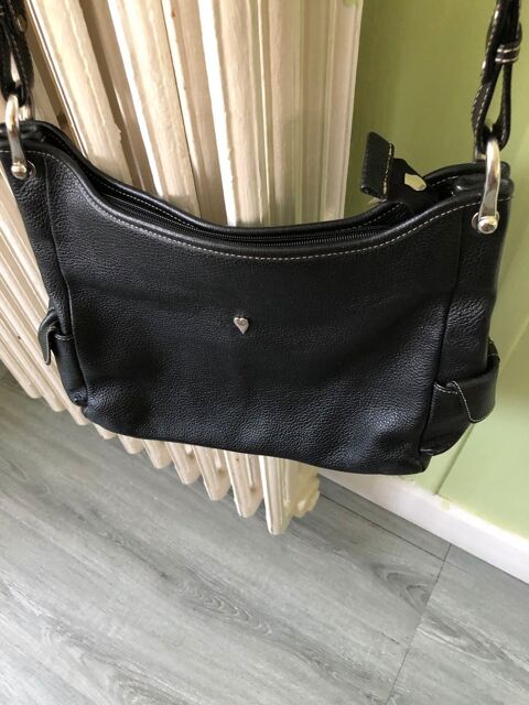 Sac  main 20 Paris 14 (75)