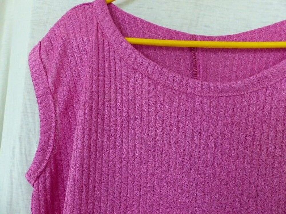 robe rose legerement brillante taille 52 neuve Vêtements