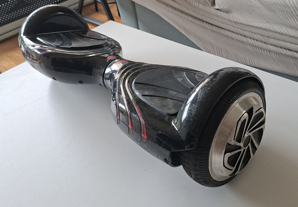 Hoverboard Wispeed H331 avec chargeur en parfait &eacute;tat de fon Sports