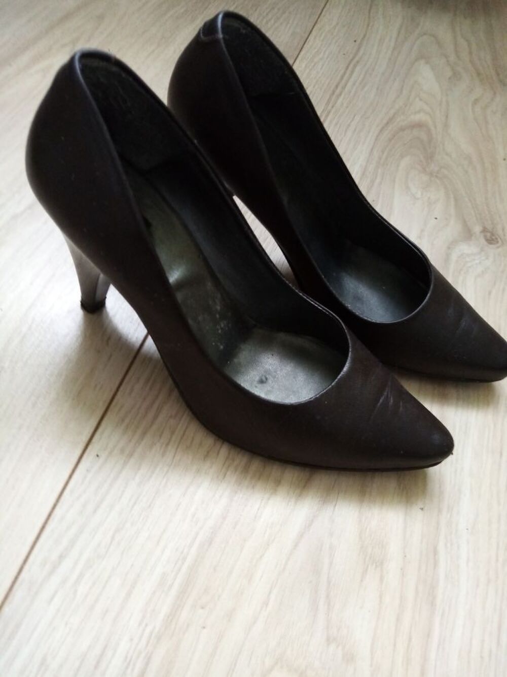 ESCARPINS cuir marque RODIER
Chaussures