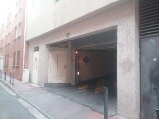  Parking / Garage  louer 10 m