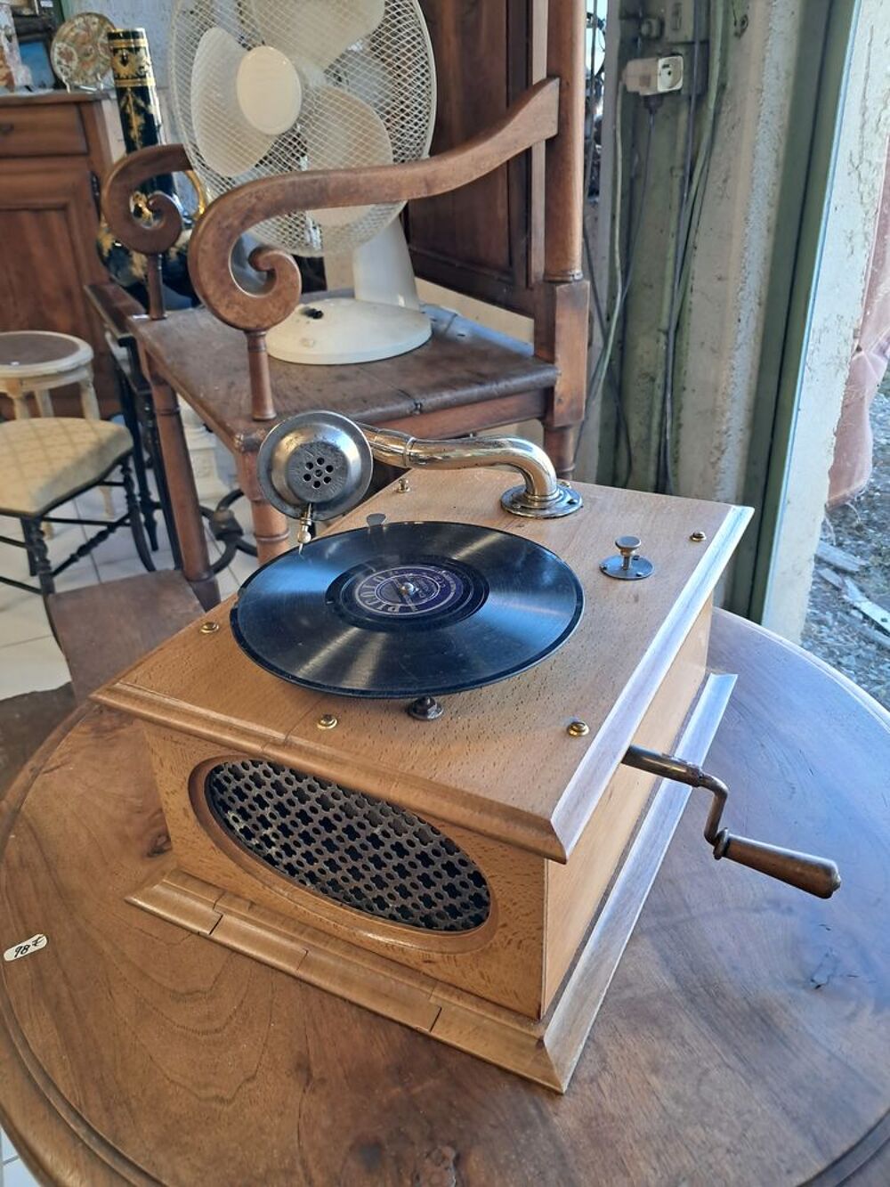 Phonographe ancien en bois, mod&egrave;le d'enfant Meubles