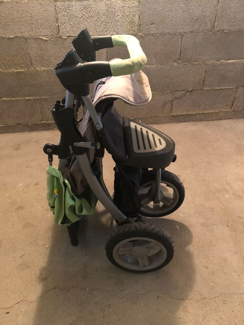 poussette b&eacute;b&eacute; confort 3 roues Pu�riculture