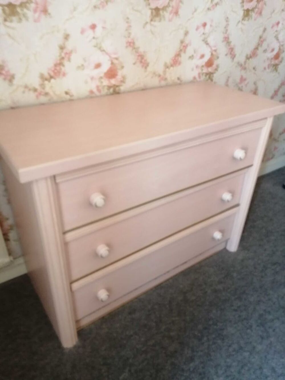 lot de 2 commodes chambre rose. Meubles