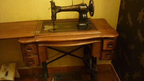 MACHINE � COUDRE ancienne
Laventie (62)