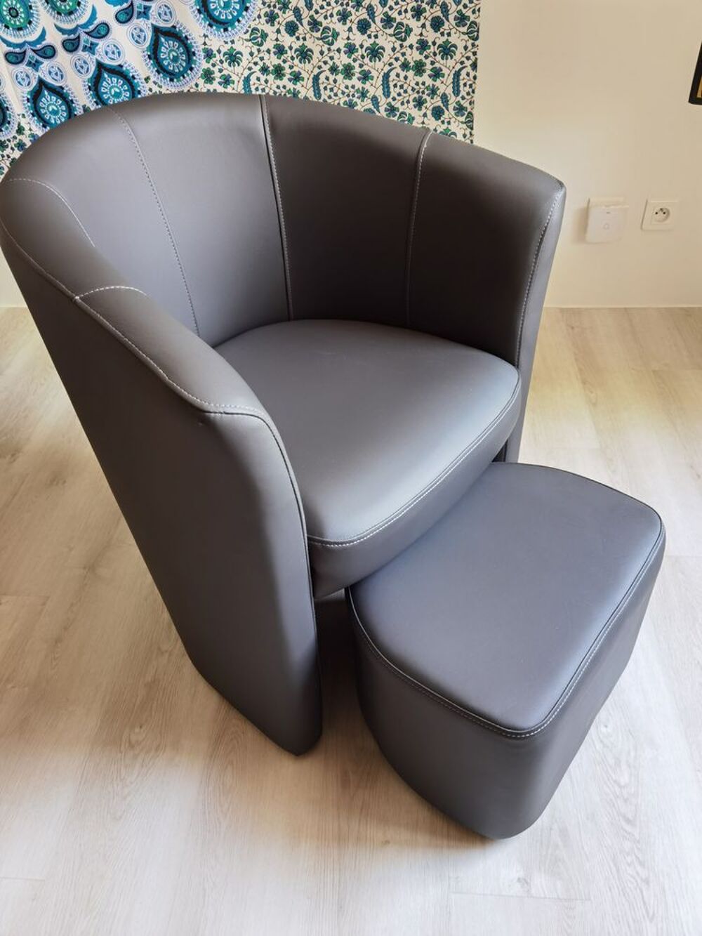 Fauteuil cabriolet Clayton et son pouf, comme neuf Meubles