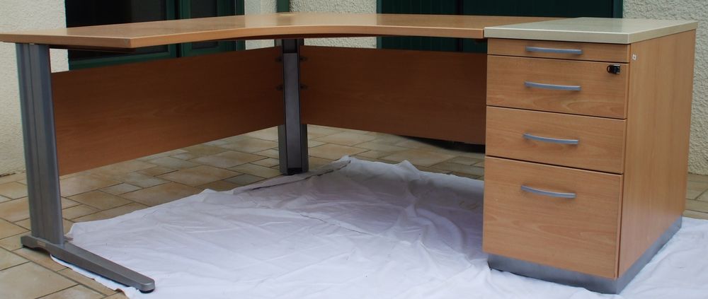Tr&egrave;s beau bureau avec desserte en parfait &eacute;tat Meubles