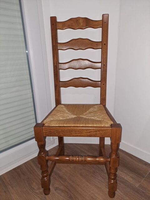 Chaise en bois macif 100 Rungis (94)