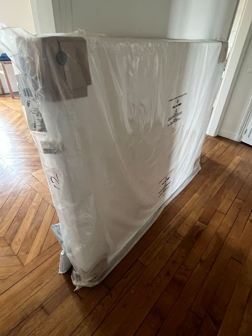 Sommier tapissier neuf 140x190 + pieds bois €" jamais utilis&eacute; €" encore emball&eacute; Meubles