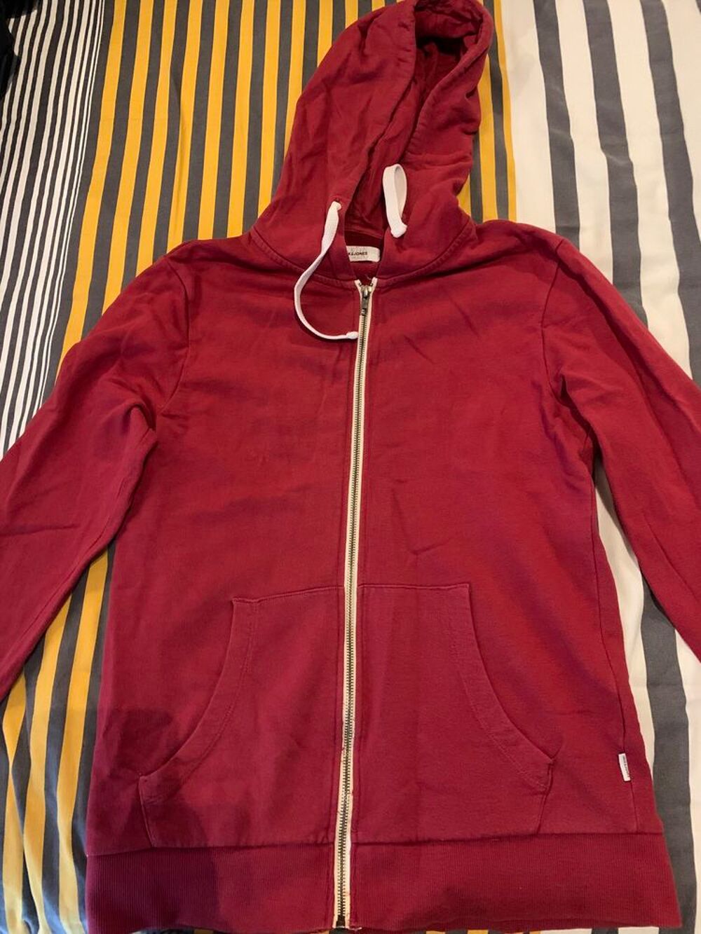 lot 4 sweats zipp&eacute;s Vêtements