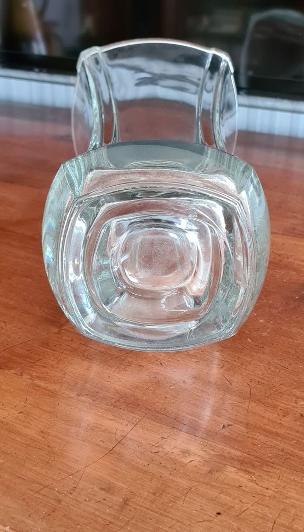 Beau vase aux lignes &eacute;pur&eacute;es Décoration